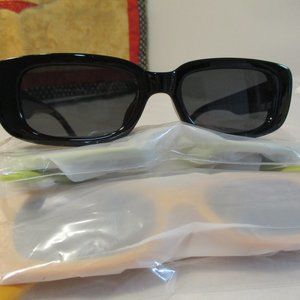 Fun Lot of 4 NEW Ladies Colorful Plastic Sunglasses Glasses